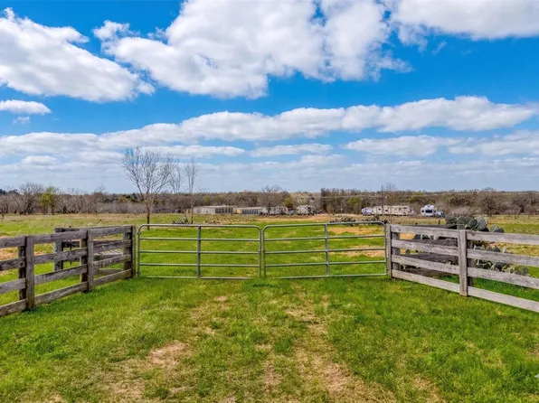 839 Smith Rd, Rockdale, TX 76567