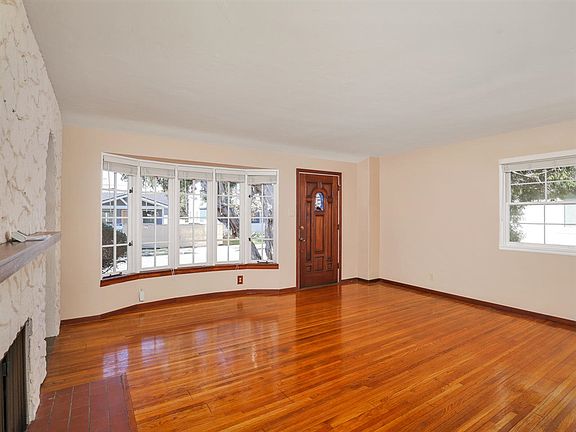 4th image of 3535 Buena Vista St