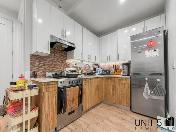345 Eldert Street image 1 of 20