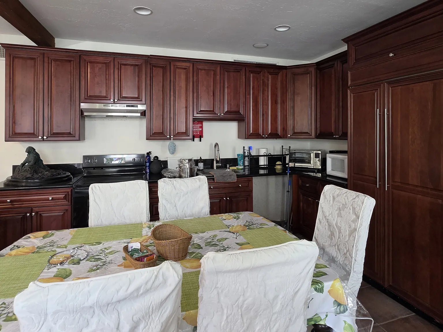 2 bed, 710 sqft, $2,400 — Photo 4