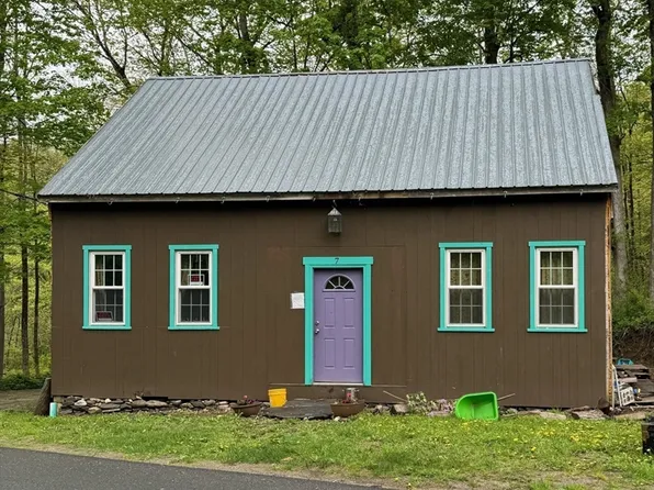 5 & 6 Bow St, Plainfield, MA 01070