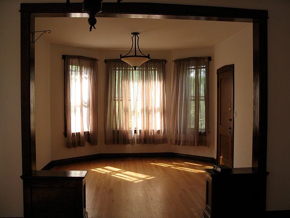 2nd image of 3827 N Hamlin Ave