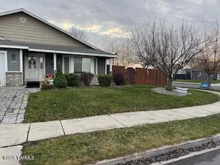 1407 Julia Ave photo 1