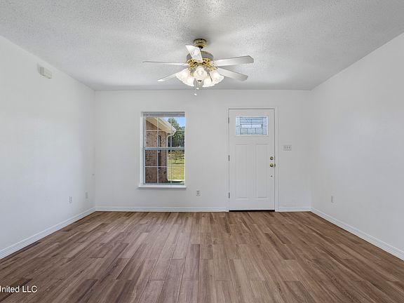 5th image of 11104 Pinewood Hills Ln