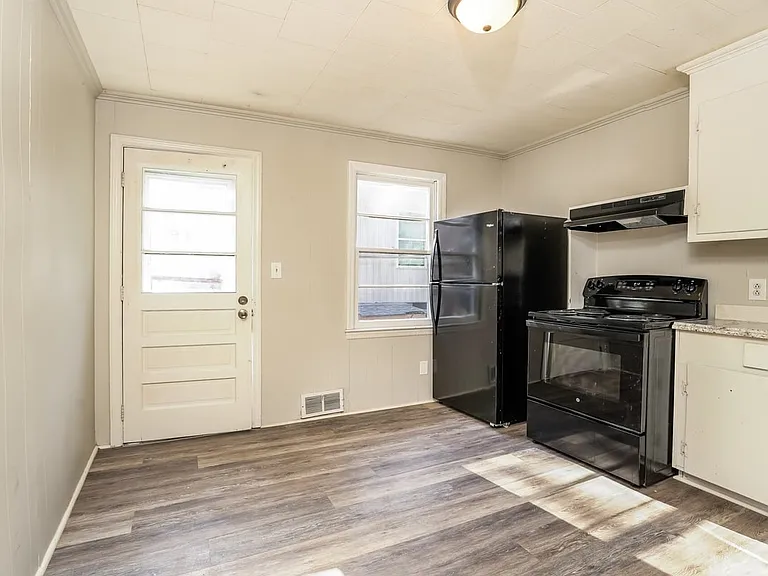 1006 E Devonshire St — Photo 28