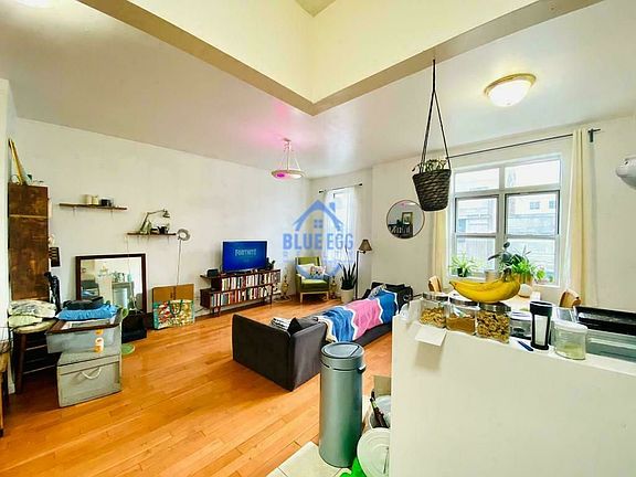 5th image of 1063 Gates Ave #4