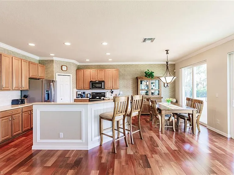 7859 Berkshire Pines Dr — Photo 10