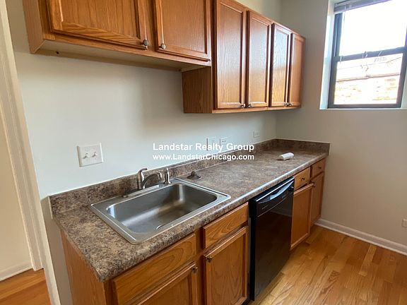 3rd image of 2504 W Catalpa Ave APT 3W