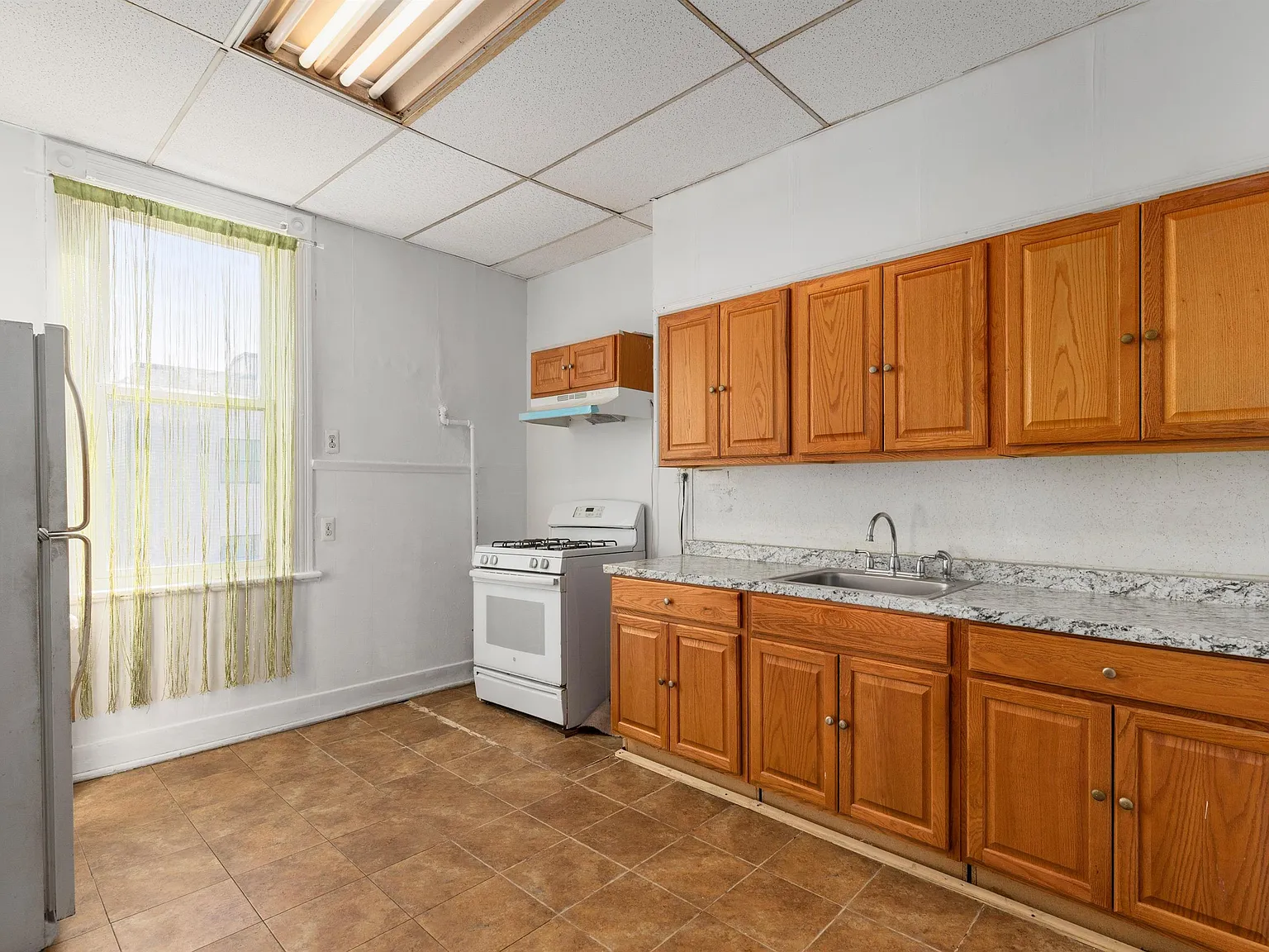 3 bed, 1.0 bath, $2,600 — Photo 4