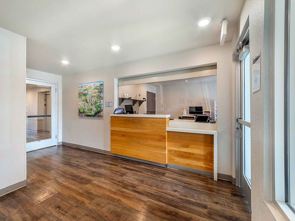 Lobby and Guest Check-in