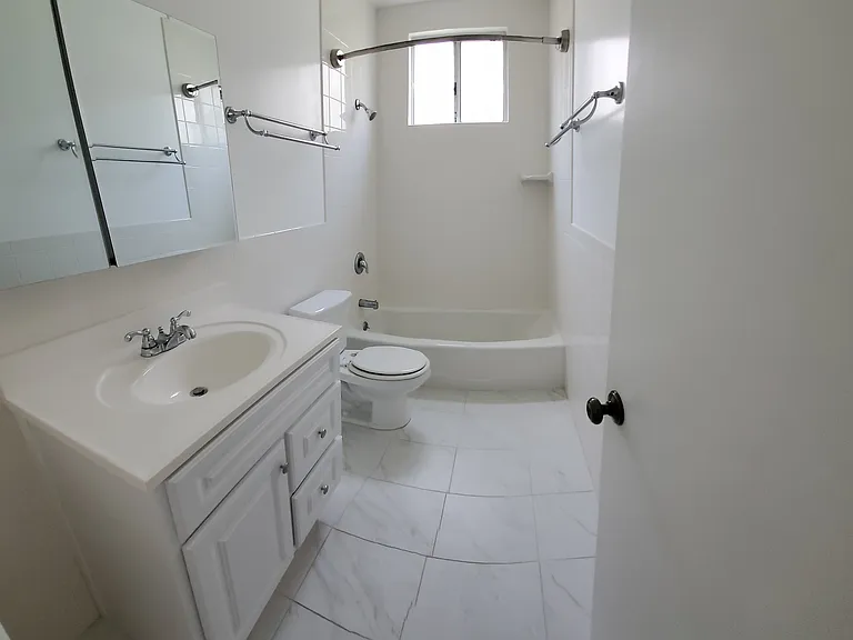 952 18th St #2 — Photo 7