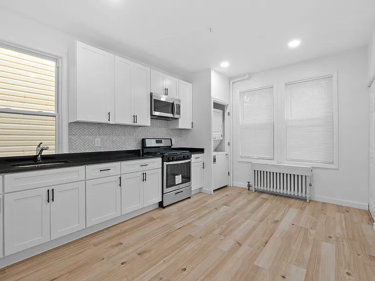 189 Clerk St #1 — Photo 4