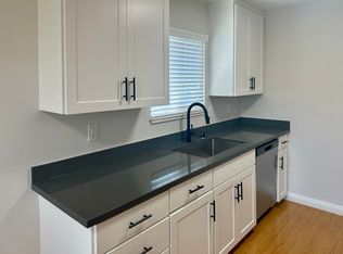 Spacious 2 Bedroom a Bath Upstairs Apartment with Updated Kitchen in Santa Clara!, Santa Clara, CA 95051