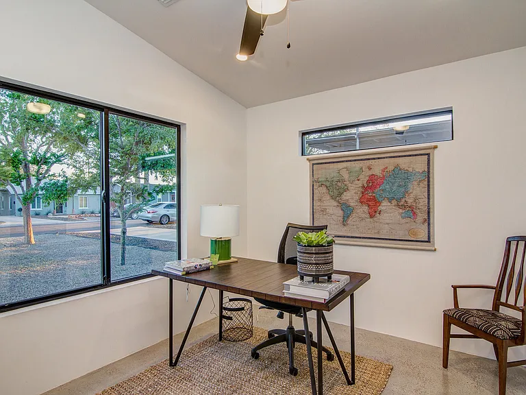 1022 E Indianola Ave — Photo 15