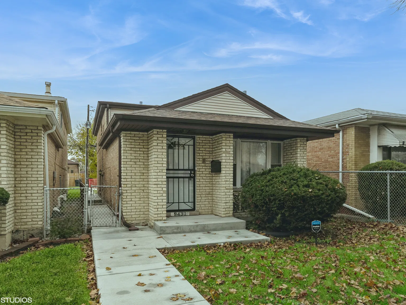 3 bed, 1.5 bath, 1100 sqft, $2,200 — Photo 1