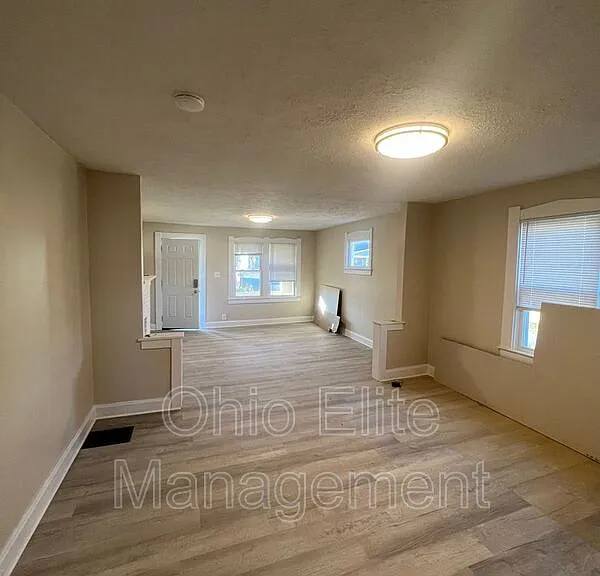 898 13th Ave — Photo 6