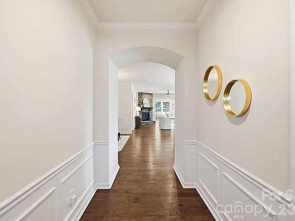 4th image of 2336 Delaney Dr