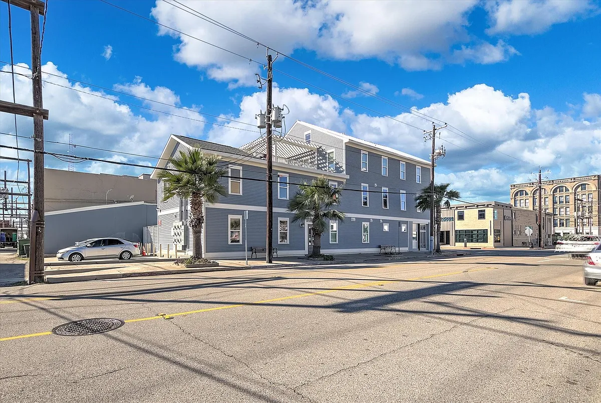 Building Photo - 405 24th St #201