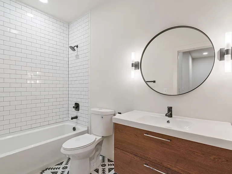 826 N Broadway St #301 — Photo 11
