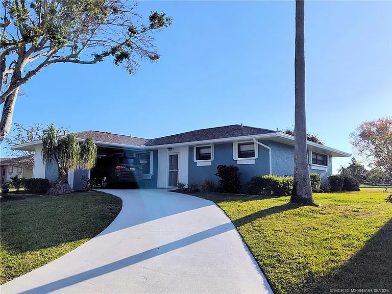 SE Sea Island Way — Photo 1