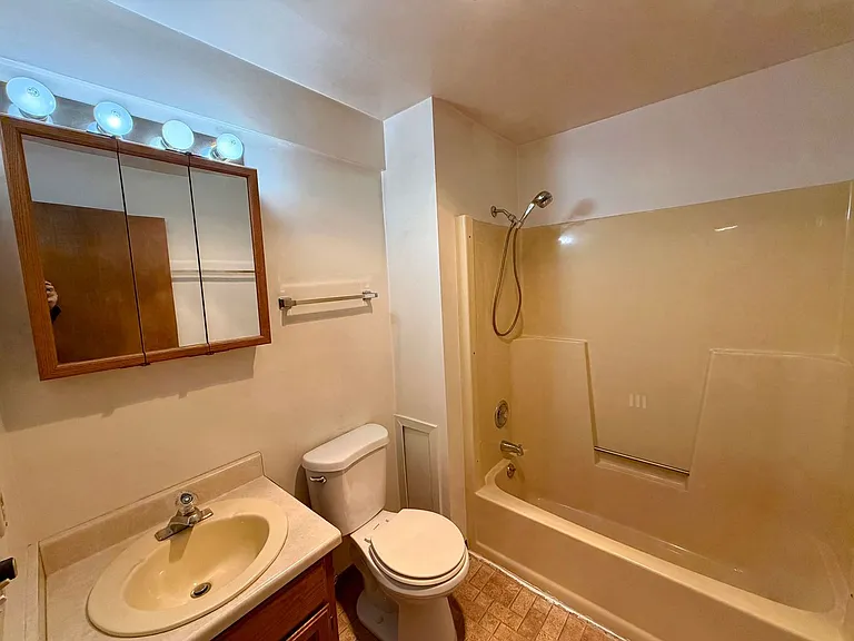 225 Crescent St — Photo 11