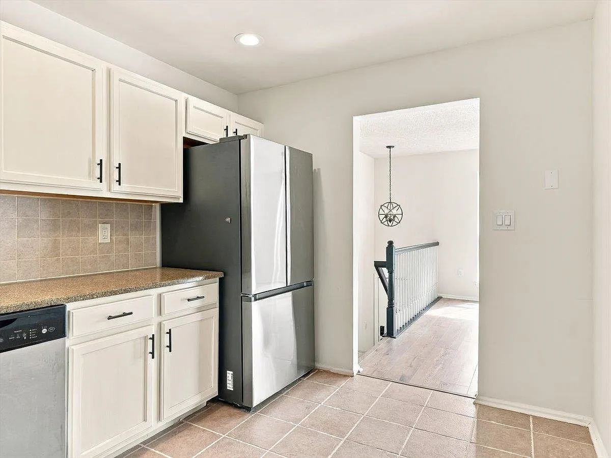 2 bed, 1.5 bath, $3,350 — Photo 4