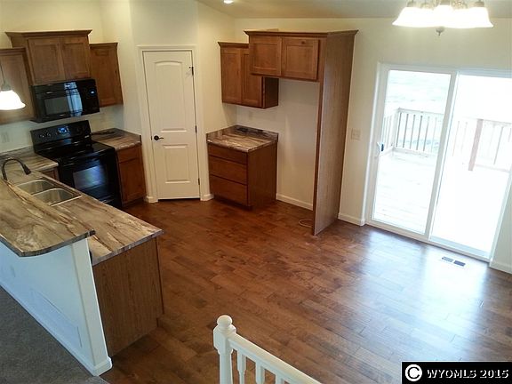 2nd image of 608 Toll St