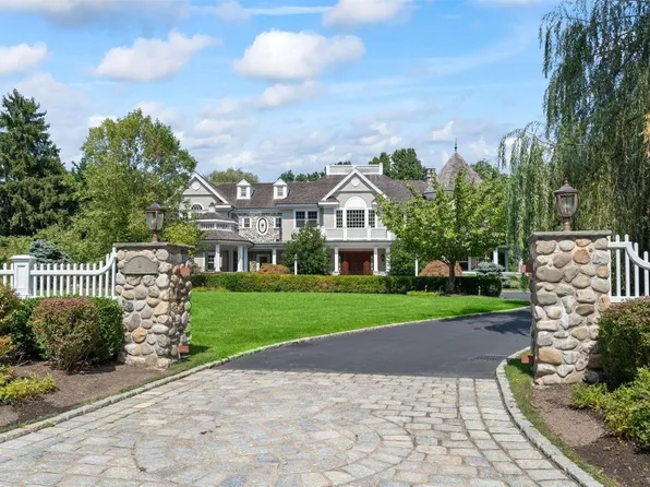 2 Mowbray Lane, Cold Spring Harbor, NY 11724