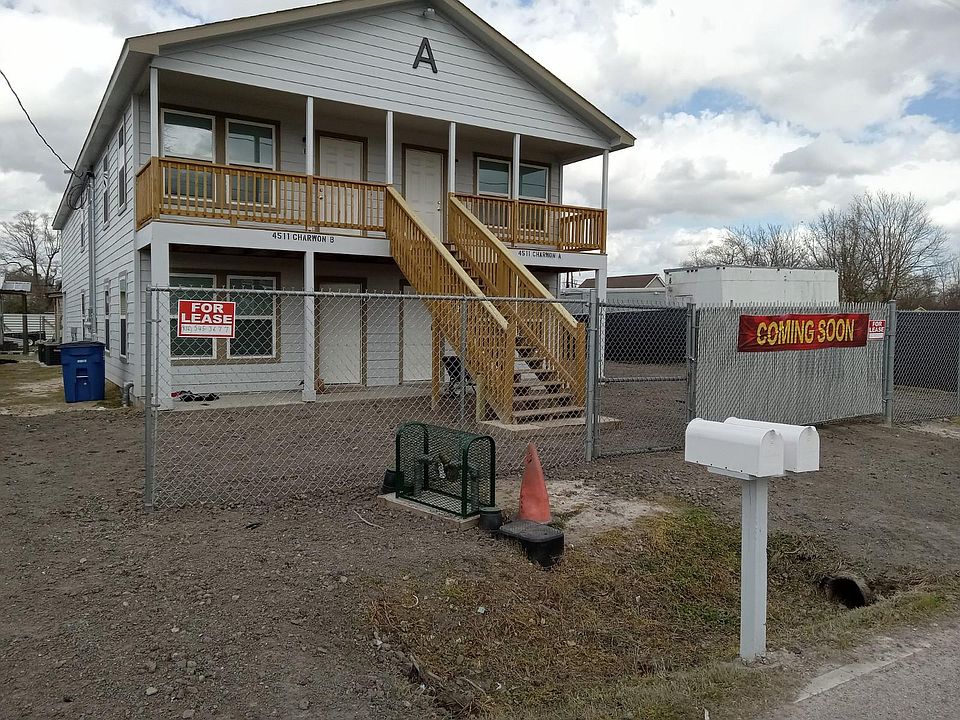 Front view of property.