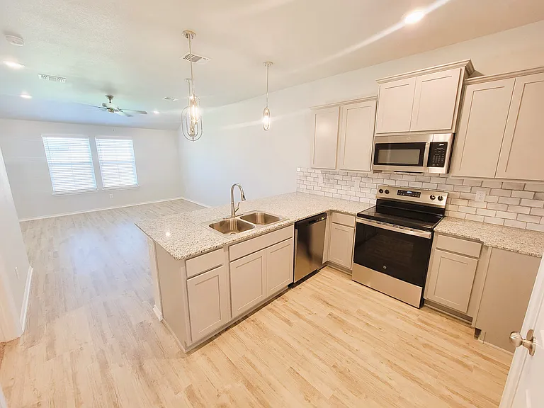 1235 Lexington Dr #B — Photo 9