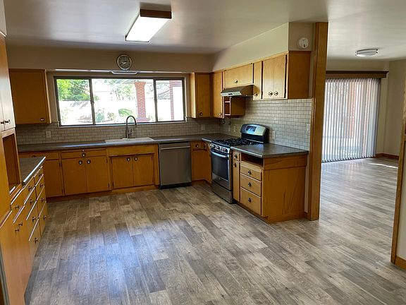 3rd image of 375 S Buena Vista Ave