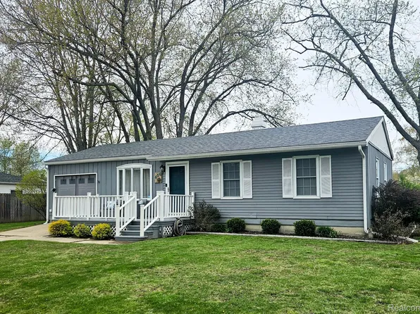 456 Cardinal Dr, Marysville, MI 48040