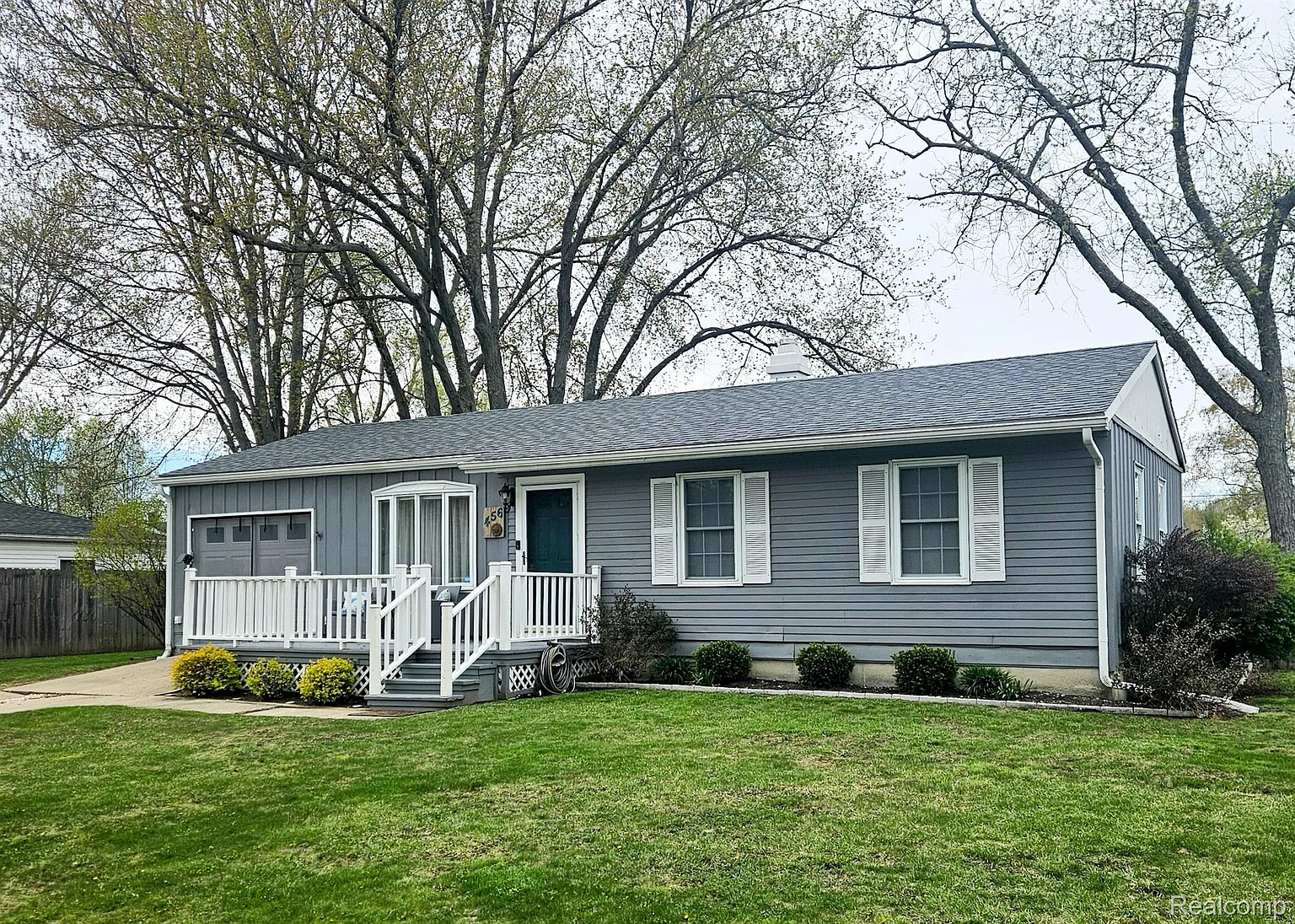 456 Cardinal Dr photo 1