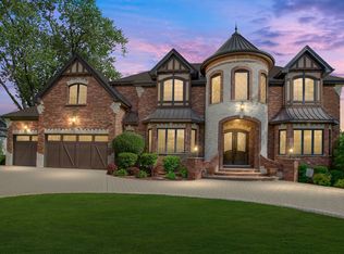 400 W Maple Ave, Roselle, IL 60172