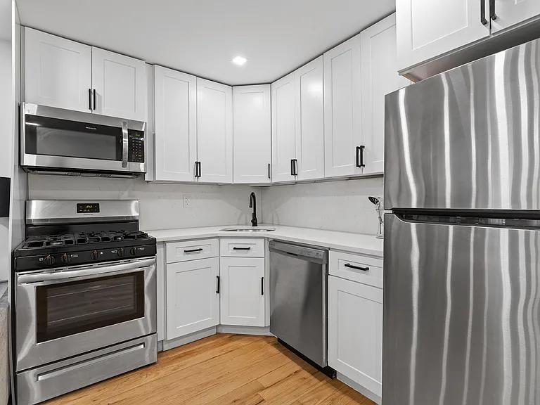 1217 Jefferson Ave #1 — Photo 6