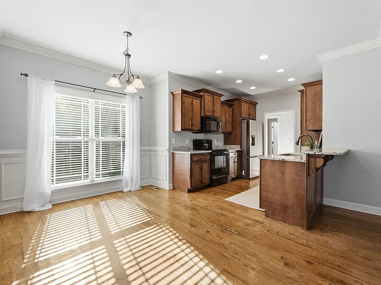 723 Windrush Loop — Photo 4
