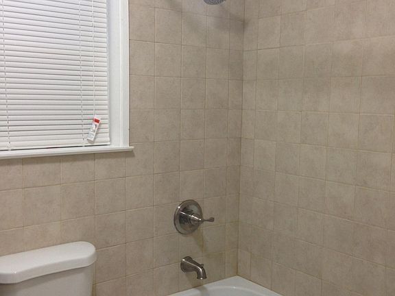 4th image of 35 Fairfield Ave