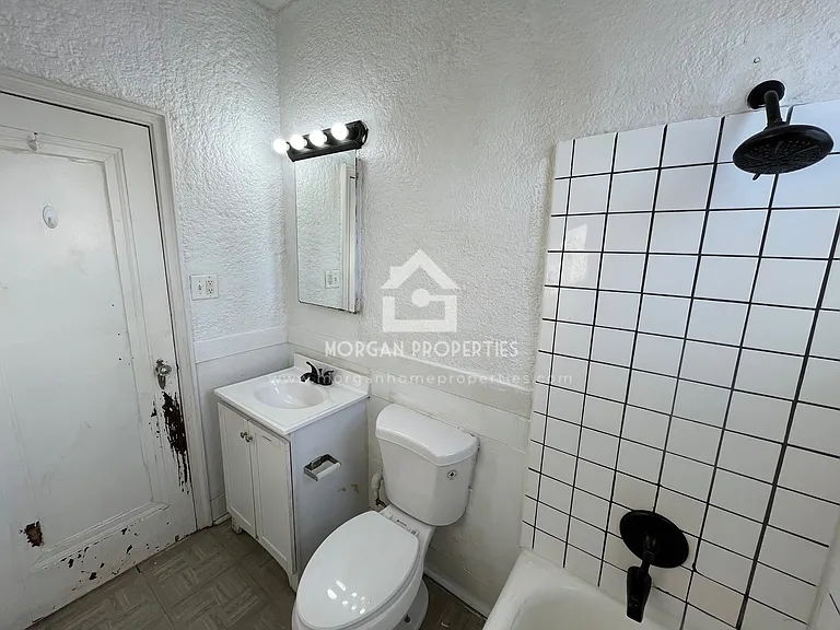 1231 W Walnut St — Photo 33