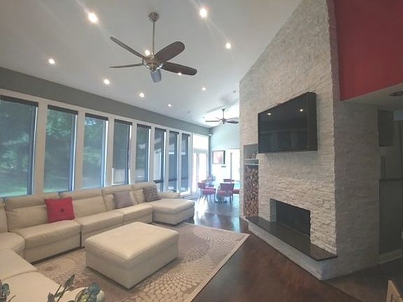 2nd image of 35W339 Chateau Dr W