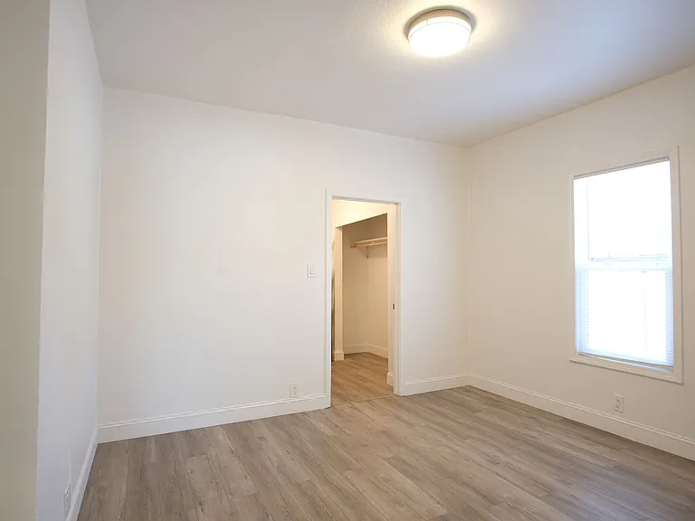 810 E Olive Ave — Photo 8