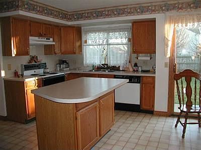 4th image of 2656 Saint Albans Cir NW