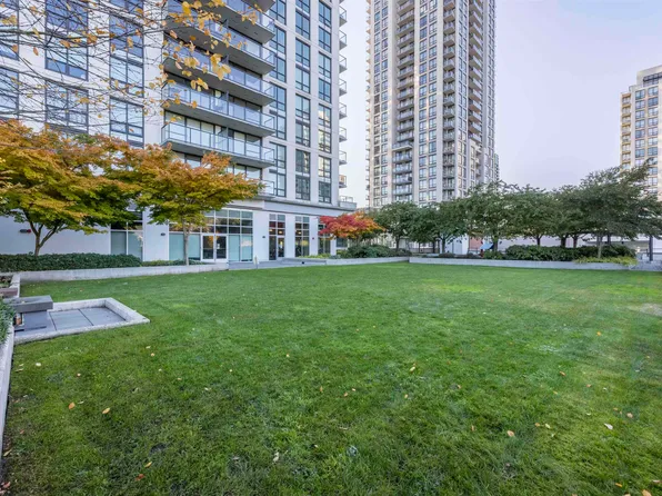 3007 Glen Dr #805, Coquitlam, BC V3B 0L8