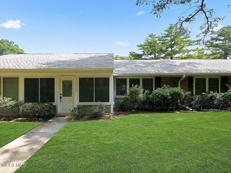 1st image of 419B Chatham Court