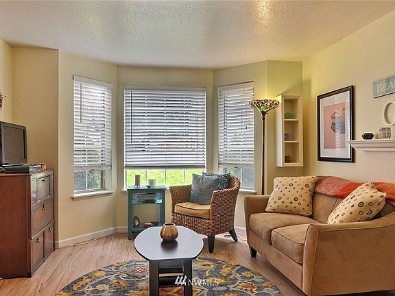 3rd image of 7804 Skansie Ave