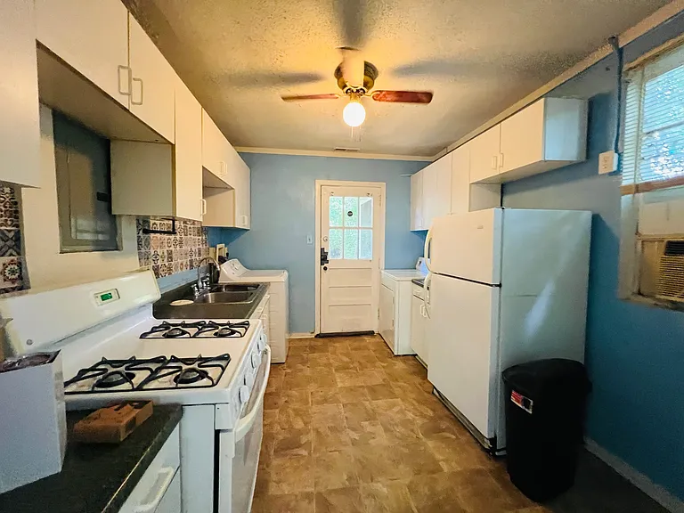 459 Ethel St NW — Photo 7