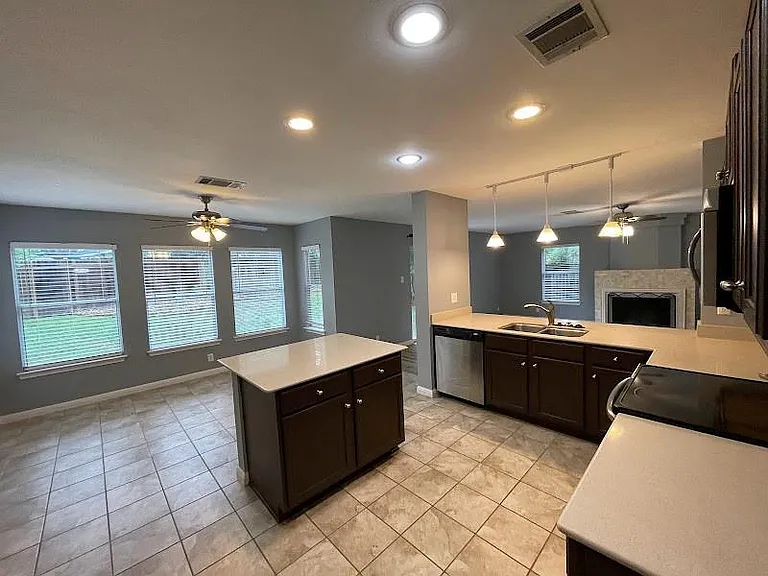 1825 Red Rock Dr — Photo 11