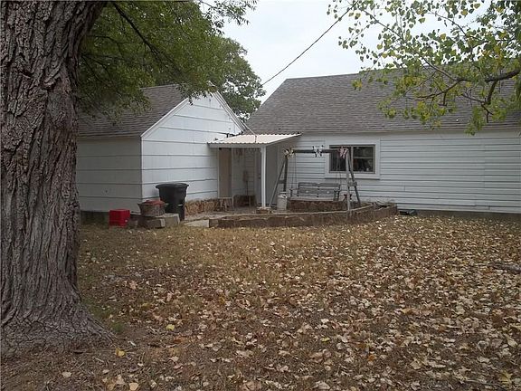2nd image of 1015 La Monte Dr
