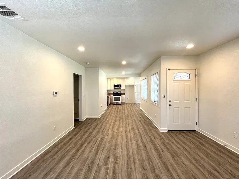 1629 Kendall Dr — Photo 4