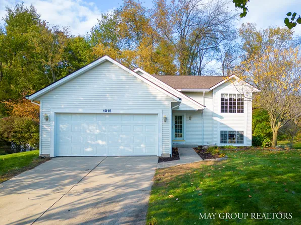 1015 Legacy Dr NE, Comstock Park, MI 49321