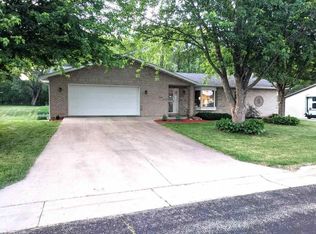 8169 Kalb Ridge St, Peosta, IA 52068